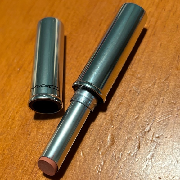 MAC Locked Kiss 24 HR Lipstick - Picture 5 of 16